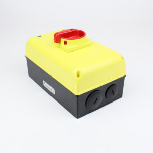 Caja con interruptor de corriente