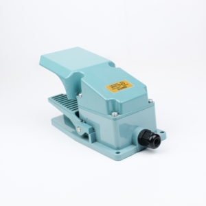 Interruptor de pedal con guarda metalico marca CNTD