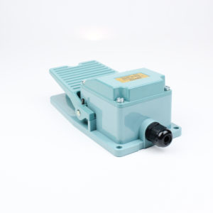 Interruptor de pedal metalico marca CNTD